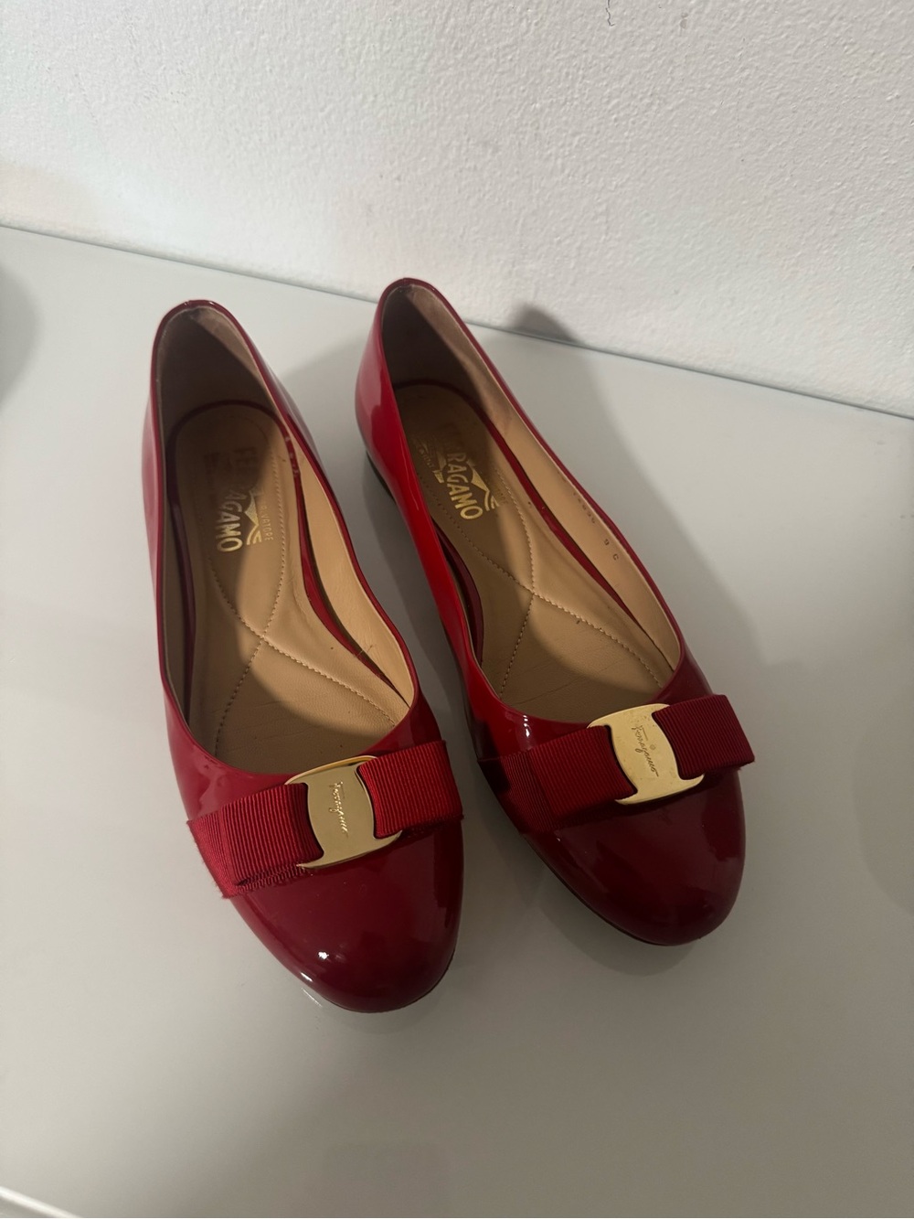 Salvatore Ferragamo Red Patent Varina Bow Flats - Picture 2 of 12